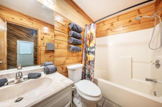 Sevierville Mountain Cabin Relax in the Hot Tub - 4