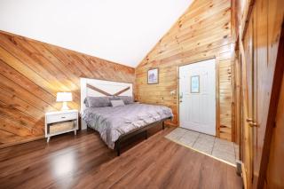 Cozy Sevierville Cabin W Mountain Views & Hot Tub - 7
