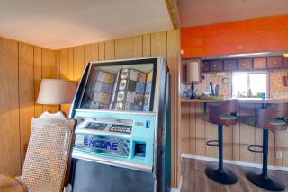 Walk to Beach! Fun Retro Retreat in Ocean Shores - 8