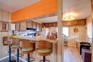 Walk to Beach! Fun Retro Retreat in Ocean Shores - 9