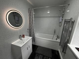 Modern 3 Bed House in Headingley - Free Parking - 7