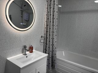 Modern 3 Bed House in Headingley - Free Parking - 6