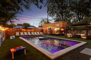 Luxury Downtown Retreat with Pool and Hot Tub, 6Bdr - 5