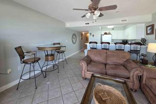 Pelican Isle 304 - 8