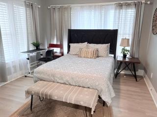 Spacious Home Near Downtown San Antonio - 9