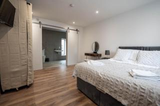 Rookery Park Barns 6 - 8