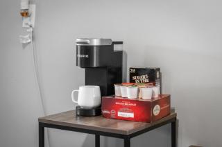 King Bed 2 TVs Fast Wifi Pet Friendly! - 6