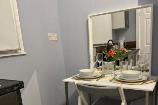 Studio - Sleeps 2 - Parking - Close to Paddington - 6