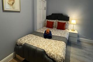 Studio - Sleeps 2 - Parking - Close to Paddington - 1