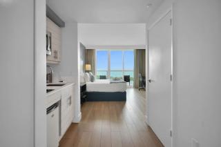 Modern Comfort Steps from the Ocean Breeze - 6