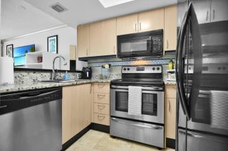 Bayshore Charm-Free Parking - 6