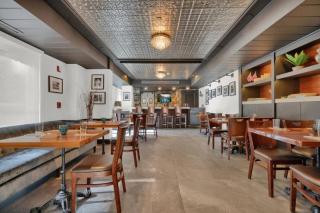 Sunny Getaway, Pool and Parking - 7