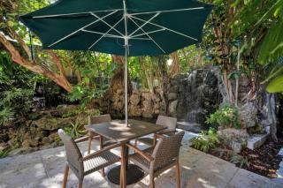 Sunny Getaway, Pool and Parking - 6