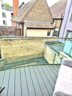Discounted Monthly Rate - 1 Bed Flat in Fulham Broadway with Private Balcony near Parsons Green, West Brompton, West Kensington - 1