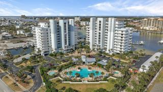 Harbor Landing 104B harbor views sleeps 6 close to beach - 5