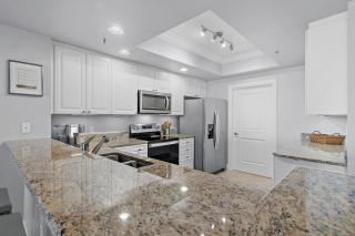 Harbor Landing 104B harbor views sleeps 6 close to beach - 3