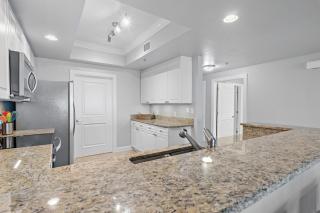 Harbor Landing 104B harbor views sleeps 6 close to beach - 2