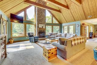 23 Mi to Mohican SP Group-Ready Lodge with Hot Tub - 0