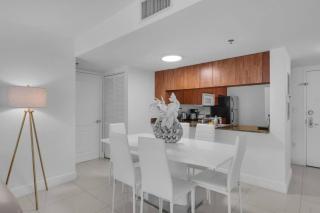 Stunning 2B2B Ocean and City Views with Free Parking - 6