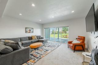 Your Bear Lake dream home with Theater, Hot tub, More - 1