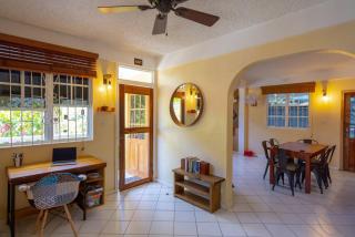 Rosehill Apt -Stylish 2 bedroom with lovely verandah - 8