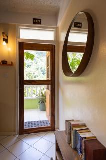 Rosehill Apt -Stylish 2 bedroom with lovely verandah - 6