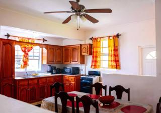 Verna's Corner House - 5