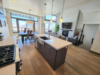 Un Riveled Views right off the mountain - 7