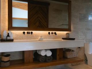 1 Bedroom Island Retreat central located - 5