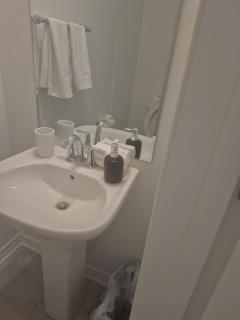 Stylish 3BR 2.5 Bath Townhouse with Patio and parking - 1