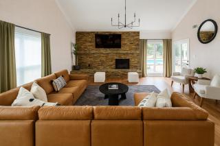 Castle Hills Escape 4BR with Pool n Game Room - 1