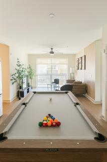 Resort-Style Retreat 1 King 2 Queens, Pool table - 9