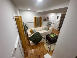 Charming Cabin with Fireplace, Fire Pit, 2 minutes to downtown - 0