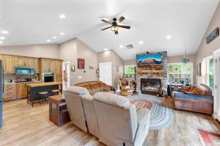 Silver Fork Chalet includes Hot Tub and 18 Beds - 7