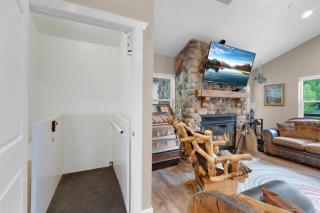 Silver Fork Chalet includes Hot Tub and 18 Beds - 4