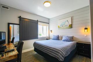 Cozy King Condo Mountain Views, Resort Perk and BBQ - 2