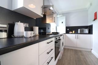 Lovely 2 BR flat, sleeps 4 - 6