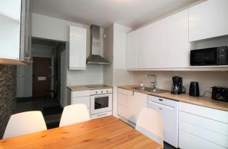 Central and Spacious Apartment for 6 - 3