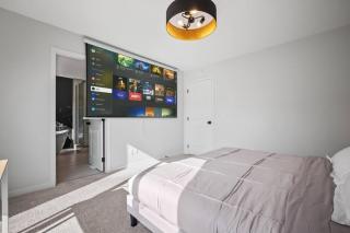 Luxury 7 Bedroom House with Karaoke Sound System and 100 Inch Projector - 7