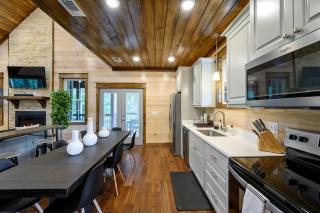 Family-friendly Broken Bow Cabin - Spa, Game Room - 7