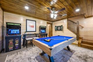 Family-friendly Broken Bow Cabin - Spa, Game Room - 9
