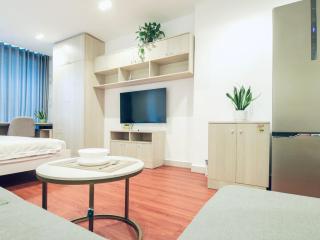 VIP-sky center- căn hộ rộng rãi, thoáng mát, yên tĩnh, tiện nghi đầy đủ - Hồ bơi miễn phí - 2