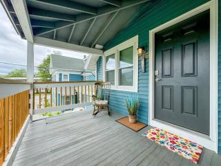 NEW- Mins to DHMC/Hanover- W/D OnSite- Queen Bed - - 8