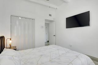 2BR 1BA Home near Nightlife and Beach - 3
