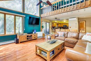 Lake Harmony Resort Home with Deck and Fire Pit! - 6