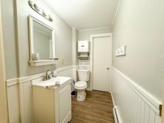 NEW-Mins to Concord/Nashua-Queen Beds-W/D in unit - 3