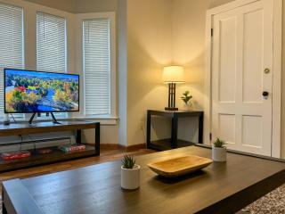 NEW-Mins to Concord/Nashua-Queen Beds-W/D in unit - 1