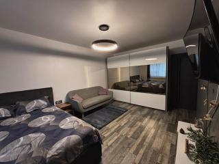 Modern & Cozy Apartment - 1