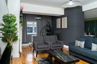 Luxury 5BD, Gym, Parking, Bus to Airport, Sleeps10 - 9