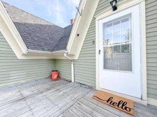 NEW-Queen Beds-Mins to Elliot-Catholic Medical-MHT - 5